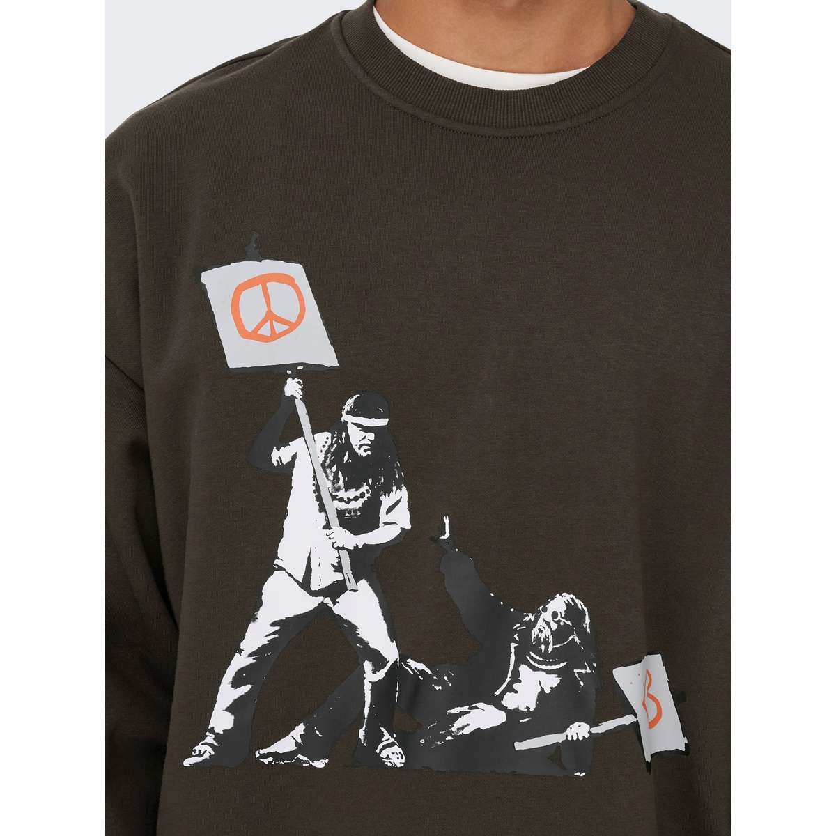 ONLY & SONS MENS REGULAR FIT COTTON BANKSY VTG CREW NECK MULCH/PEACE BROWN